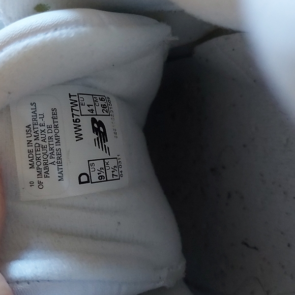 White New Balance shoes - Picture 4 of 4